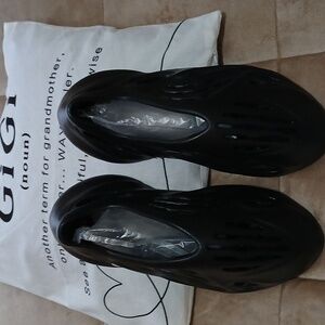 Mens Foam Runners Sz 45/11